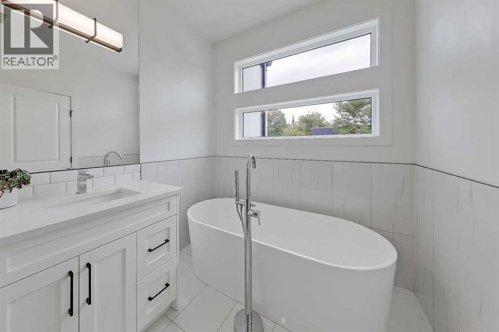 Single Family House for Sale in   Avenue SW Killarney/Glengarry Calgary 