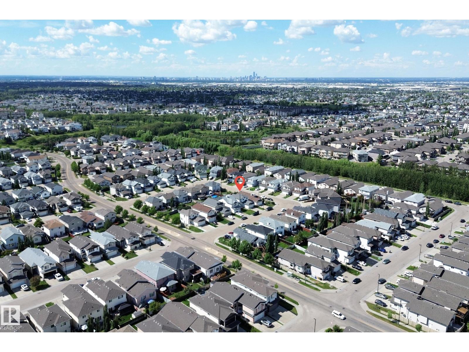 Photo 10 of 3320 20 St Nw Nw, Edmonton AB