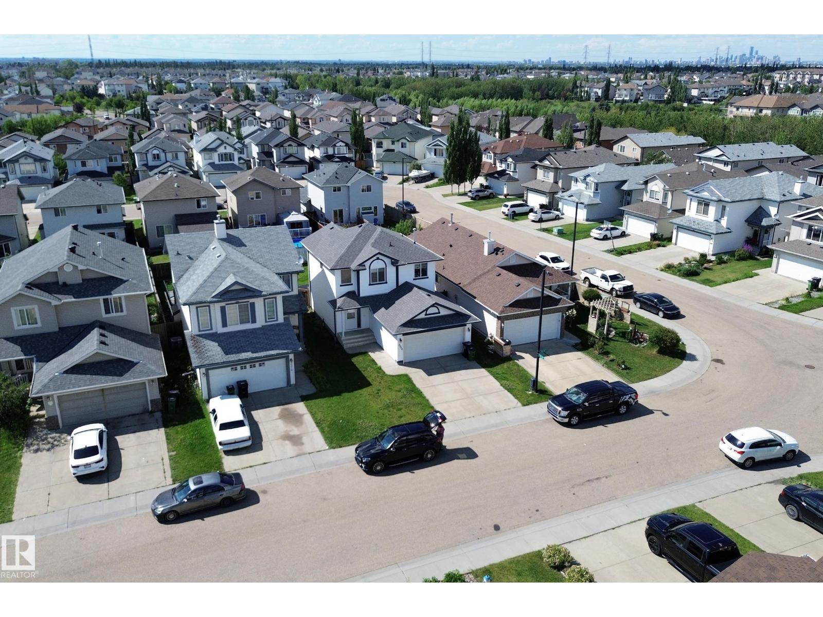 Photo 12 of 3320 20 St Nw Nw, Edmonton AB