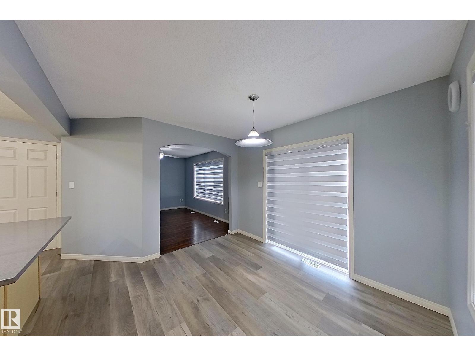 Photo 22 of 3320 20 St Nw Nw, Edmonton AB