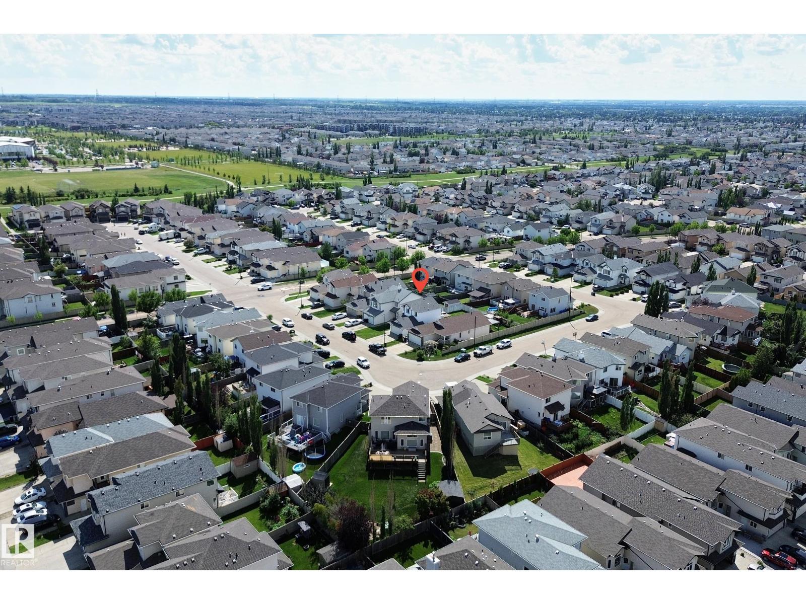Photo 4 of 3320 20 St Nw Nw, Edmonton AB