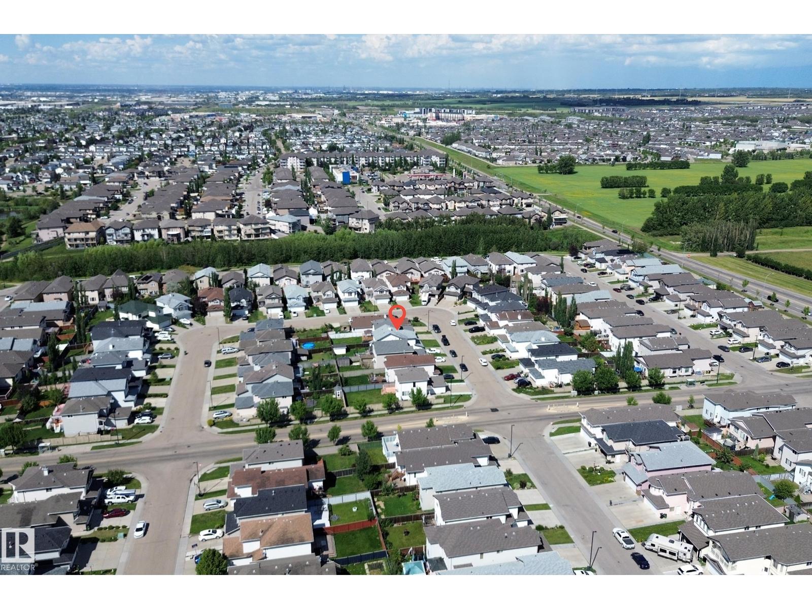 Photo 9 of 3320 20 St Nw Nw, Edmonton AB