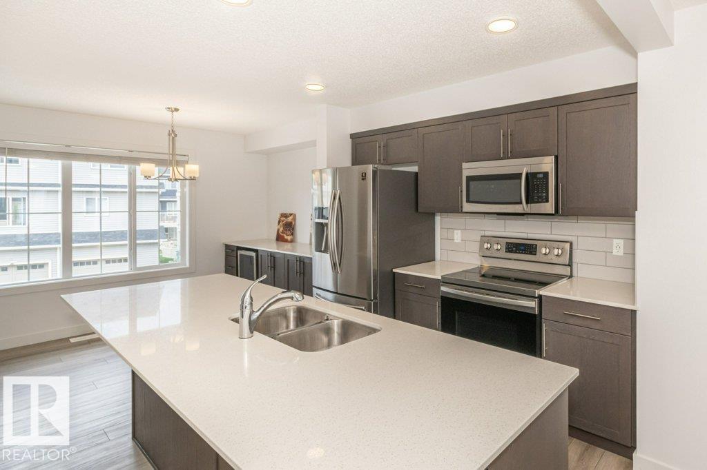 Photo 10 of 838 Daniels Wy Sw, Edmonton AB