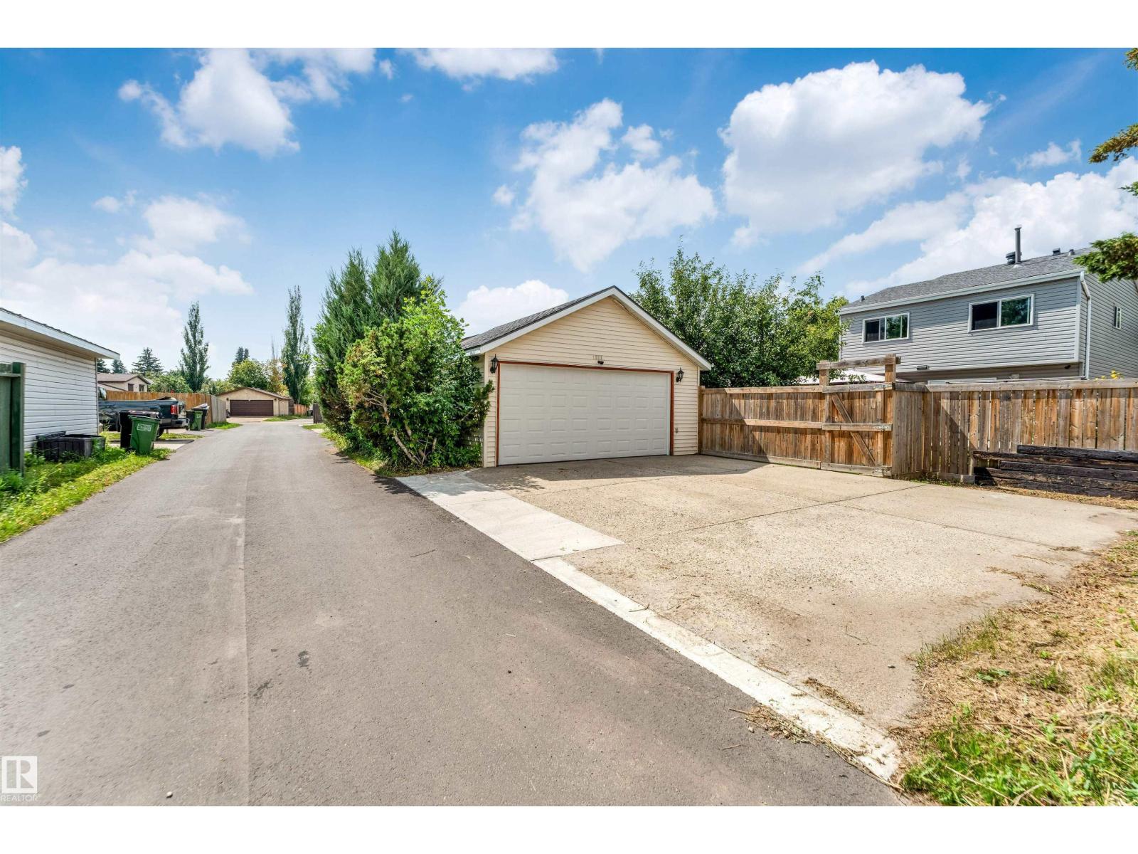 Photo 24 of 1303 37 St Nw, Edmonton AB