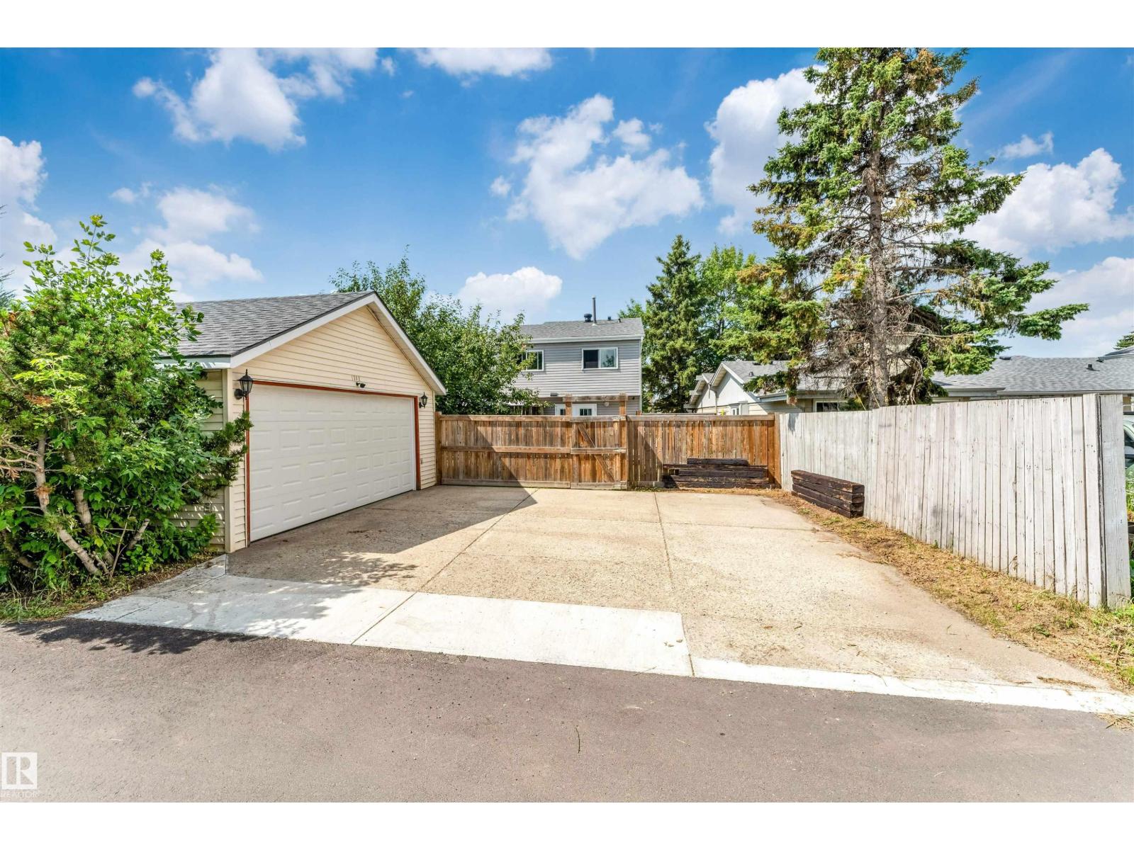 Photo 17 of 1303 37 St Nw, Edmonton AB