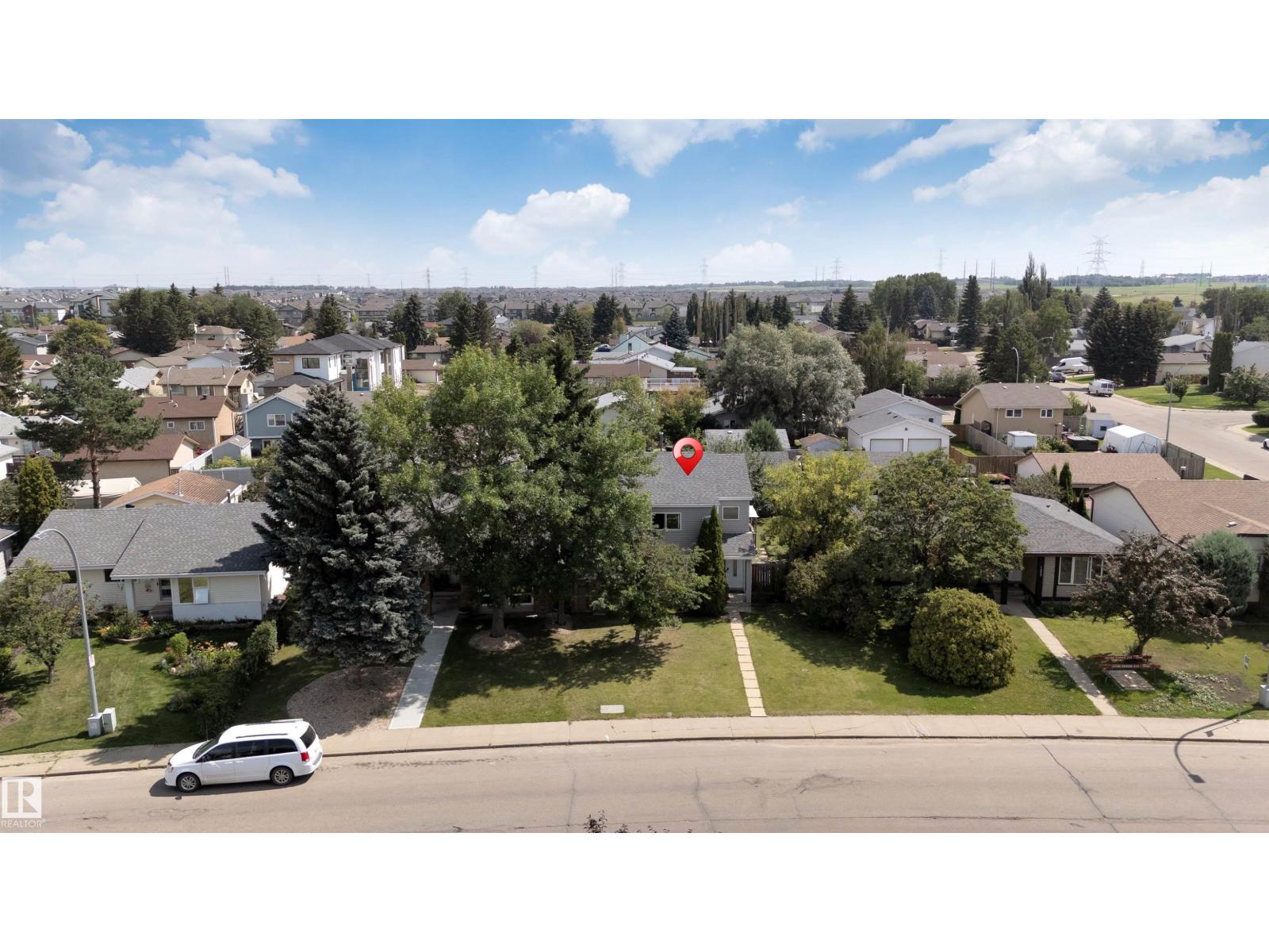 Photo 23 of 1303 37 St Nw, Edmonton AB
