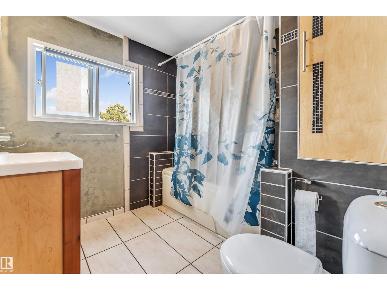 Photo 21 of 1303 37 St Nw, Edmonton AB