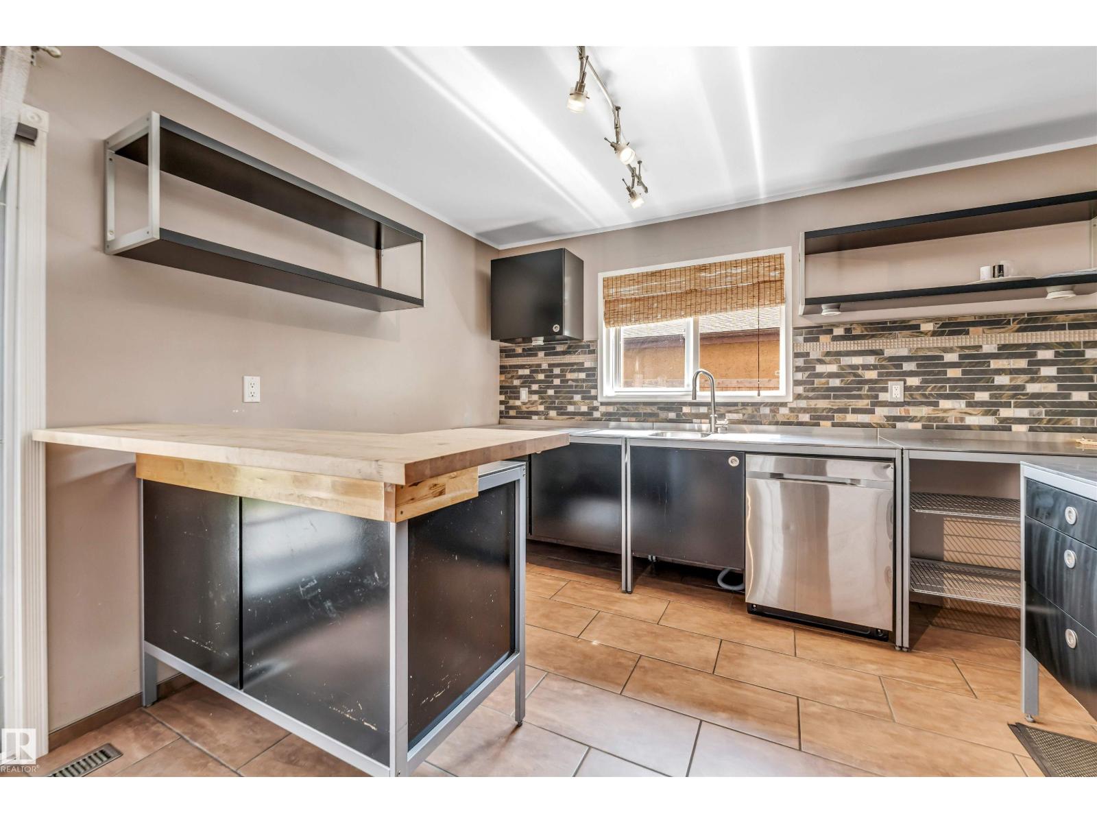 Photo 4 of 1303 37 St Nw, Edmonton AB
