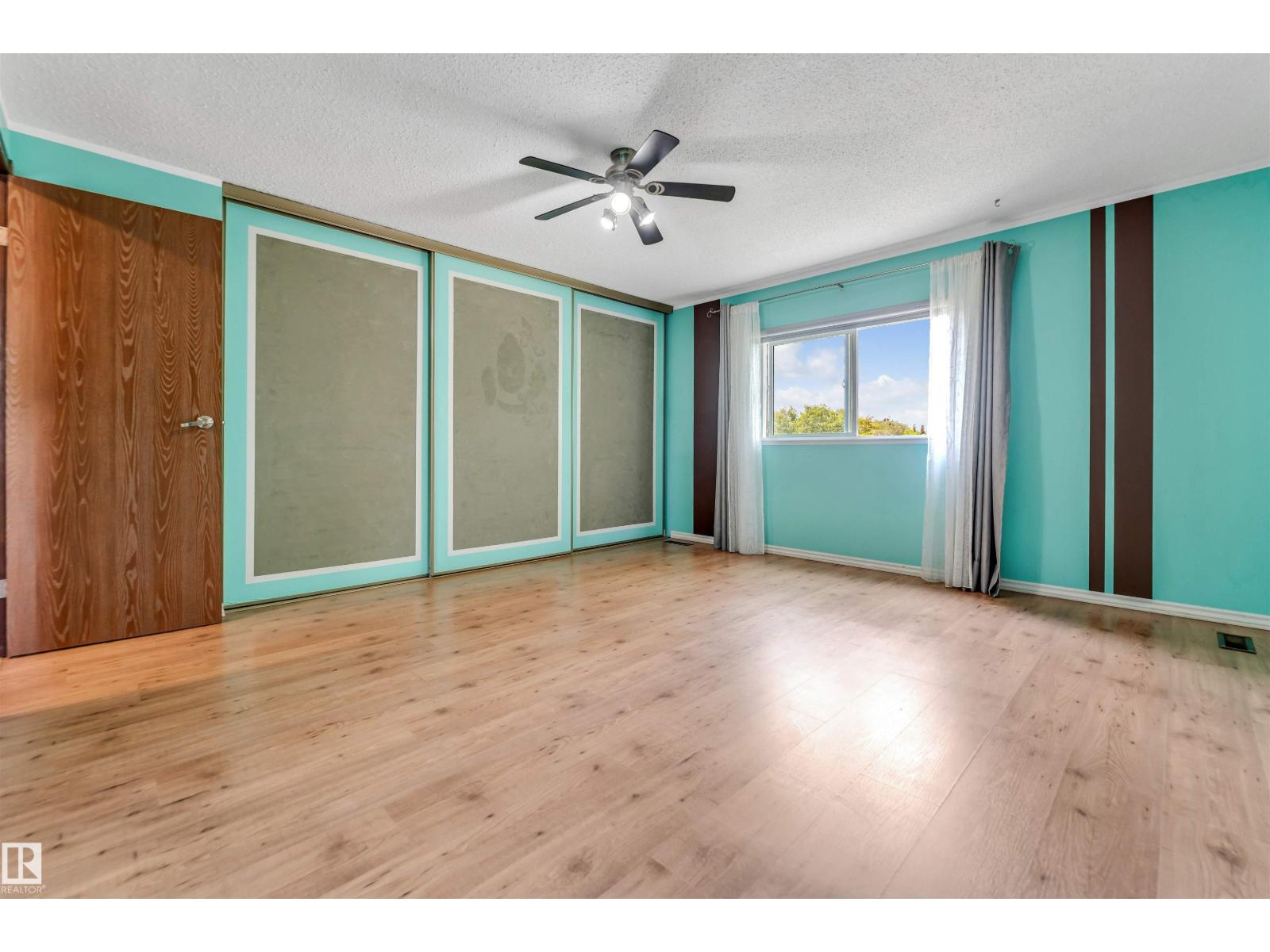 Photo 18 of 1303 37 St Nw, Edmonton AB