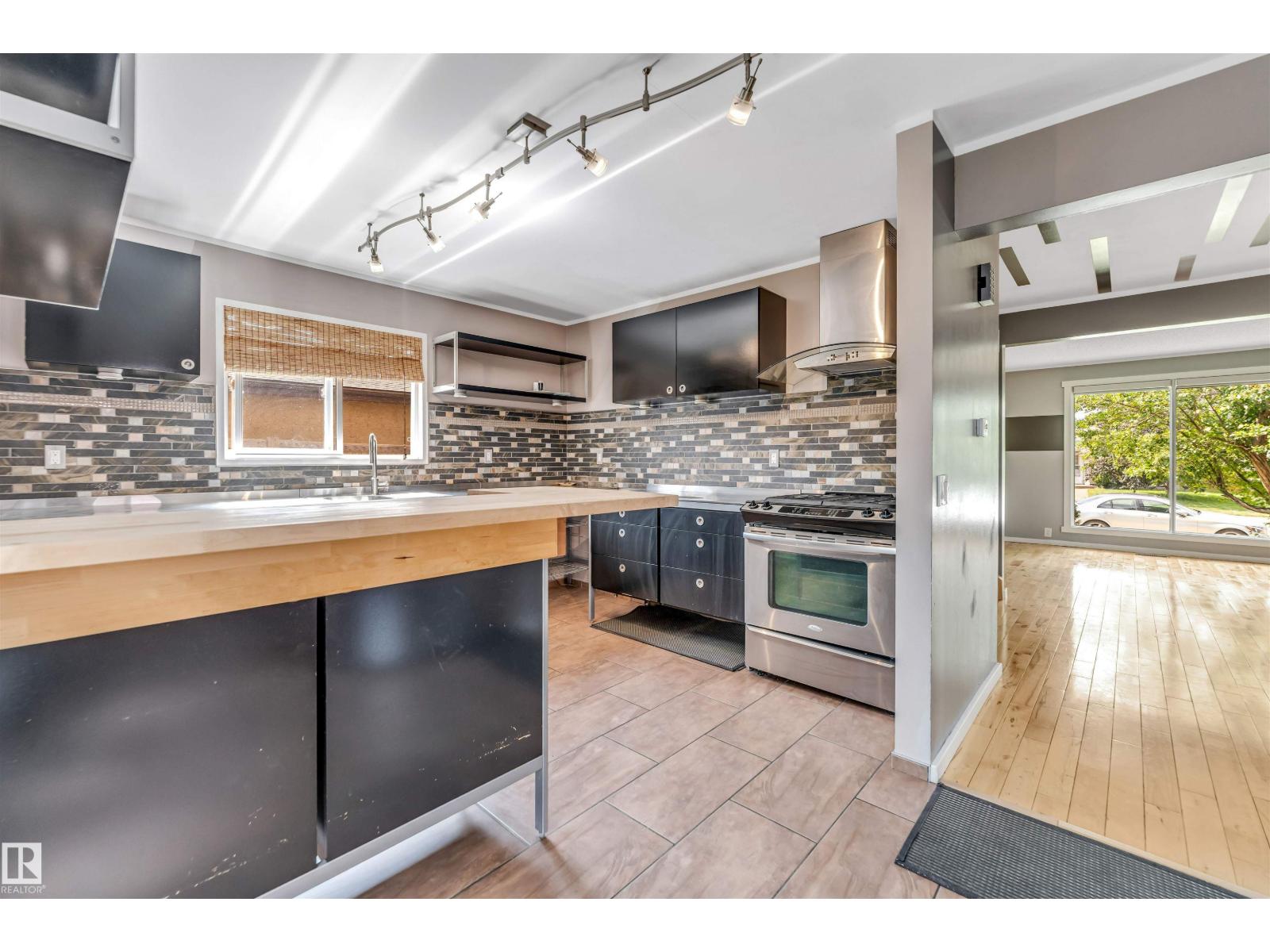 Photo 33 of 1303 37 St Nw, Edmonton AB
