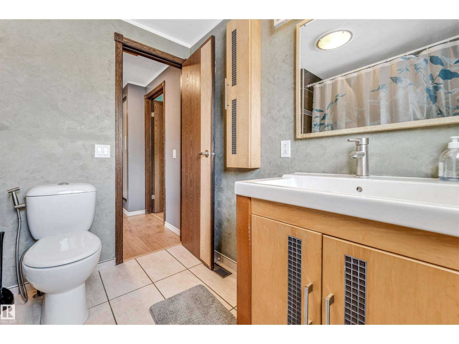 Photo 8 of 1303 37 St Nw, Edmonton AB