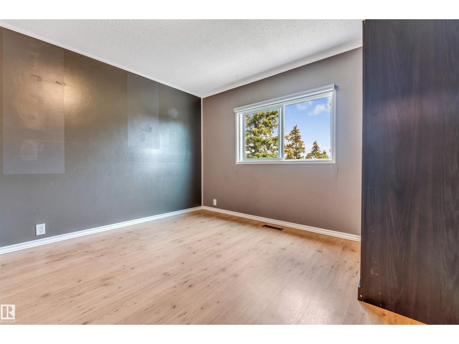 Photo 2 of 1303 37 St Nw, Edmonton AB