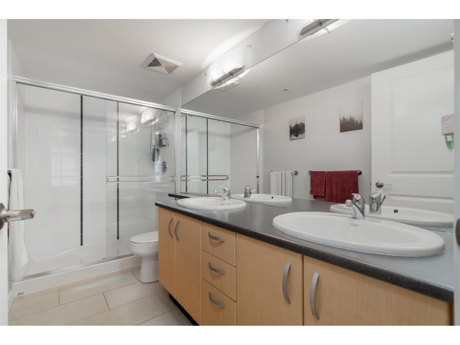 Photo 10 of 305 20750 Duncan Way, Langley BC