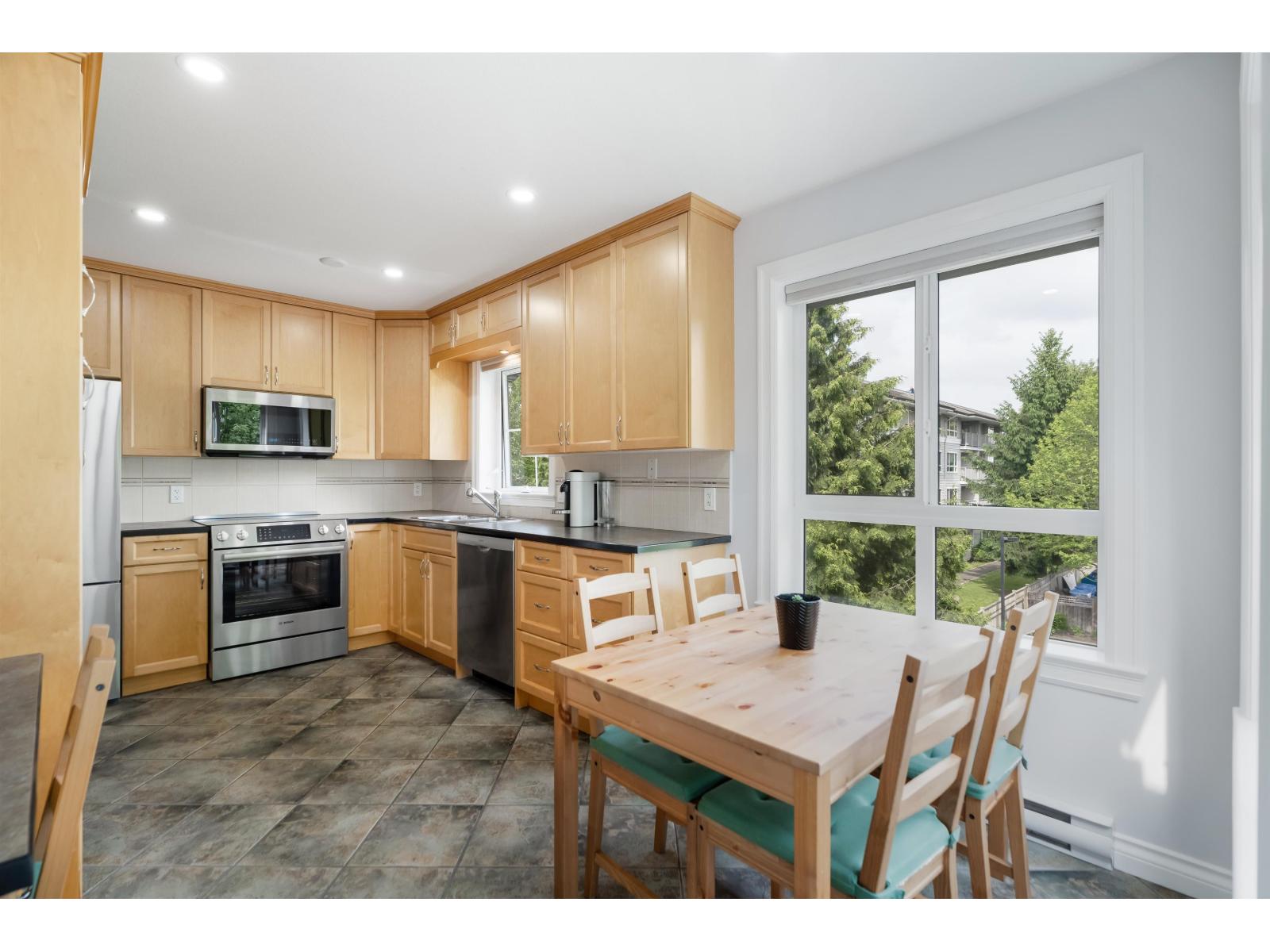 Photo 6 of 305 20750 Duncan Way, Langley BC