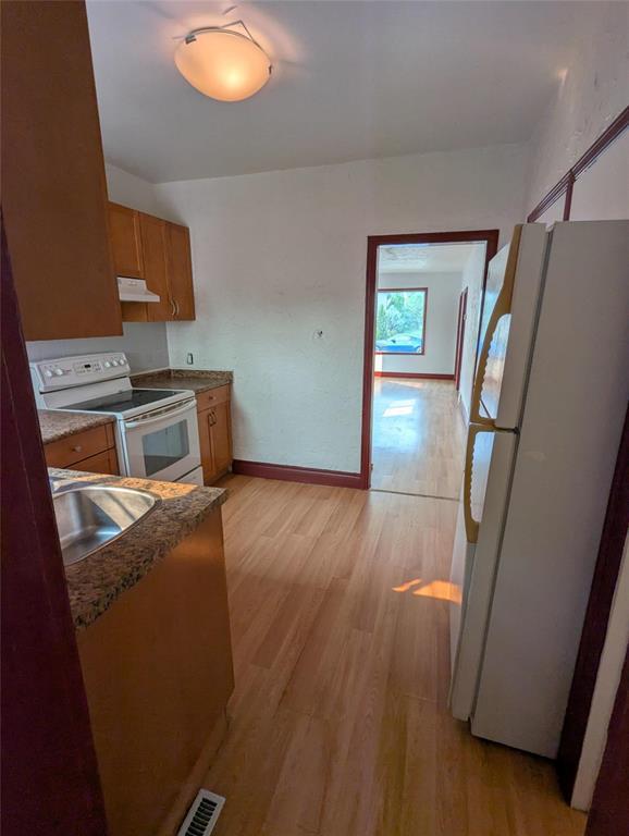 Photo 7 of 482 Harbison Avenue, Winnipeg MB