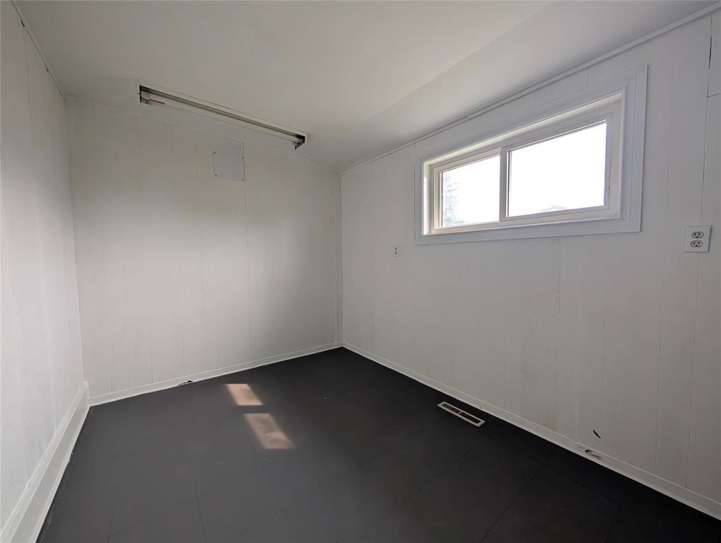 Photo 11 of 482 Harbison Avenue, Winnipeg MB