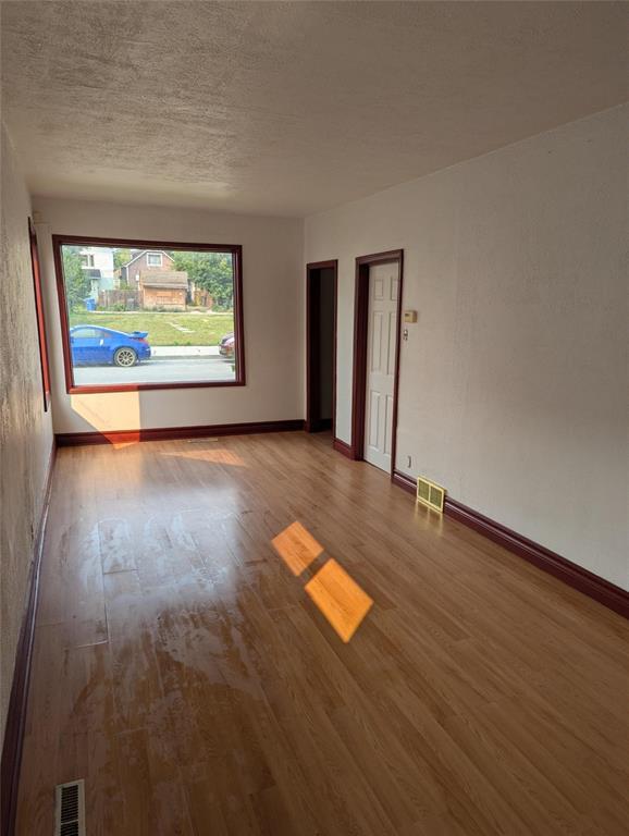 Photo 6 of 482 Harbison Avenue, Winnipeg MB