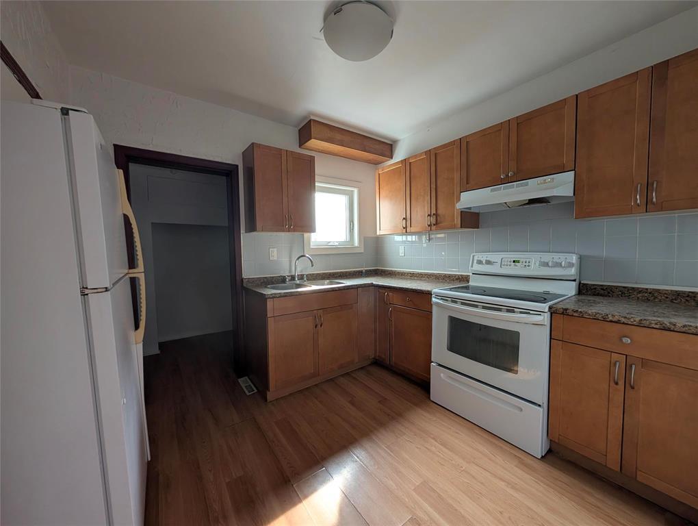 Photo 8 of 482 Harbison Avenue, Winnipeg MB