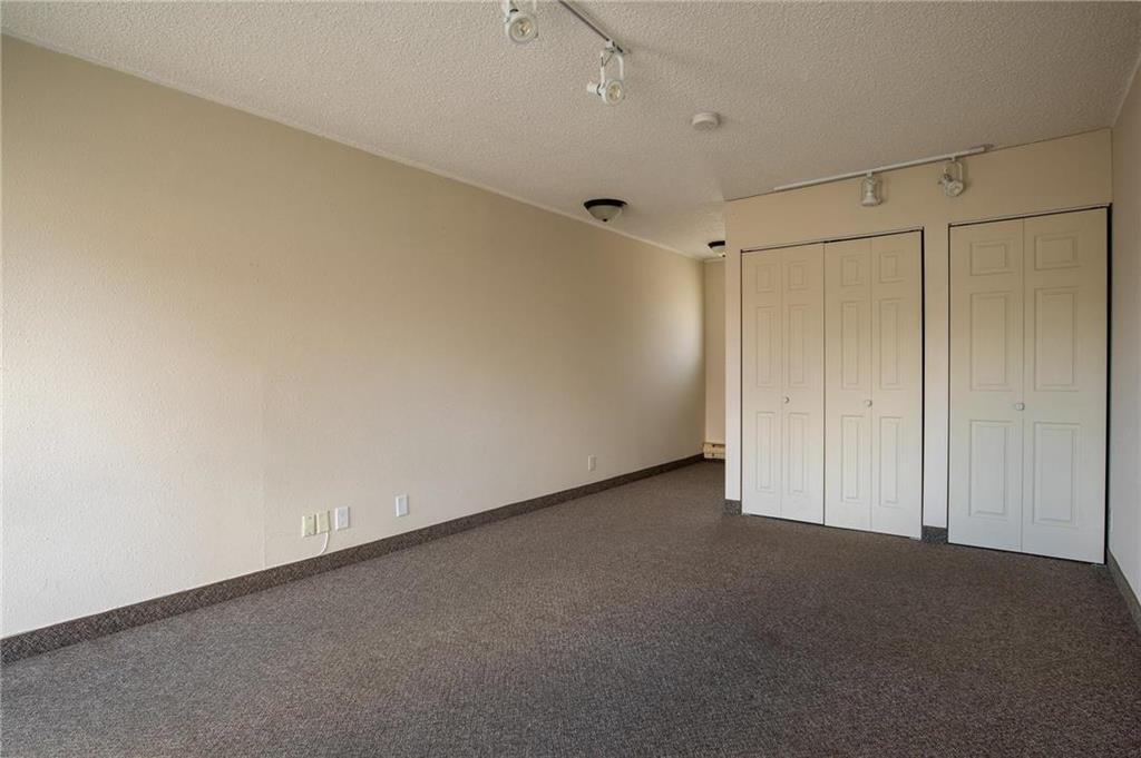 Photo 4 of 11 90 Brandt Street, Steinbach MB