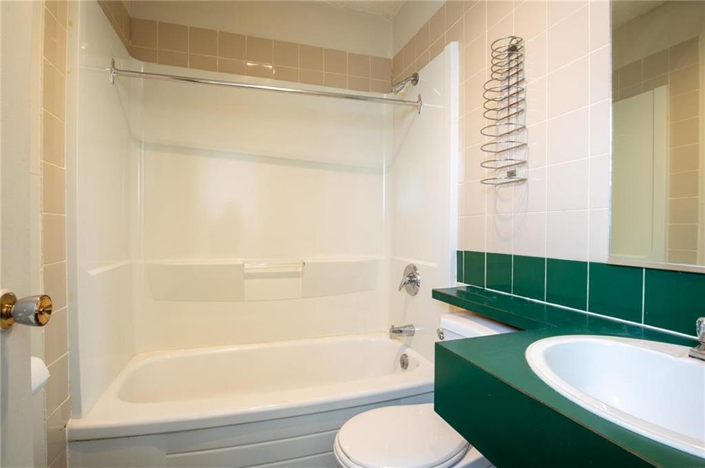 Photo 6 of 11 90 Brandt Street, Steinbach MB