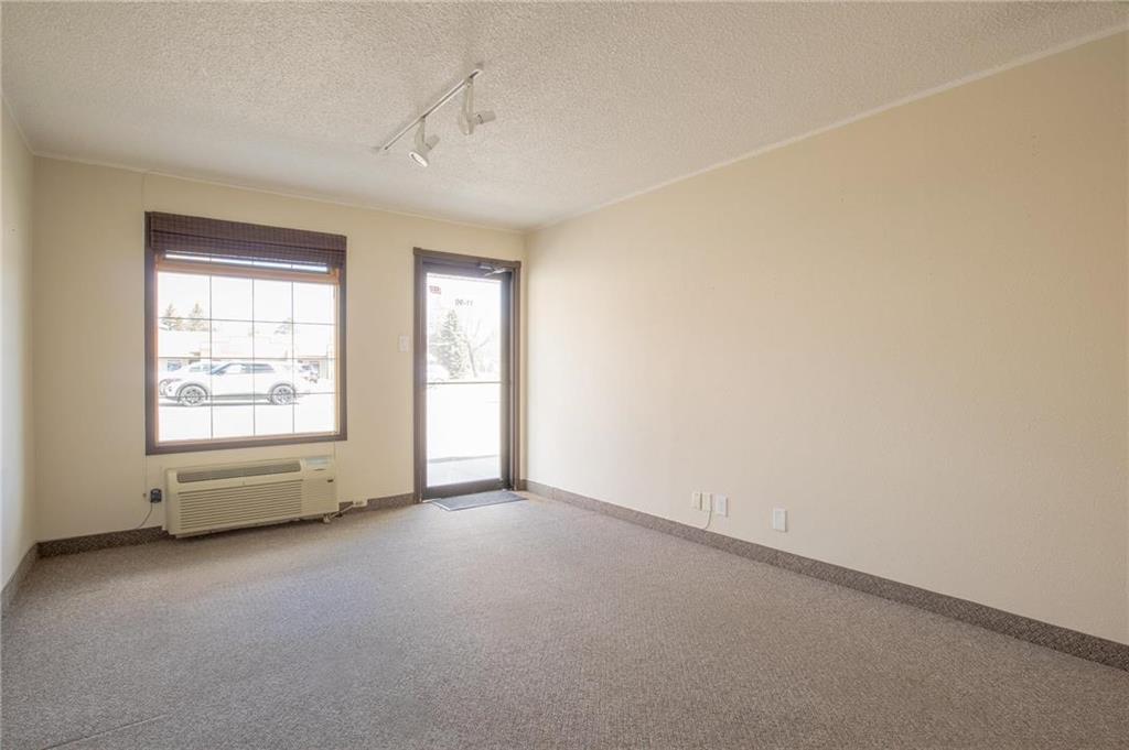 Photo 2 of 11 90 Brandt Street, Steinbach MB