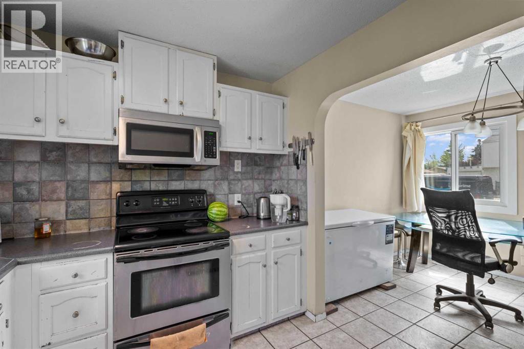 Single Family House for Sale in  Pensdale Crescent SE Penbrooke Meadows Calgary 