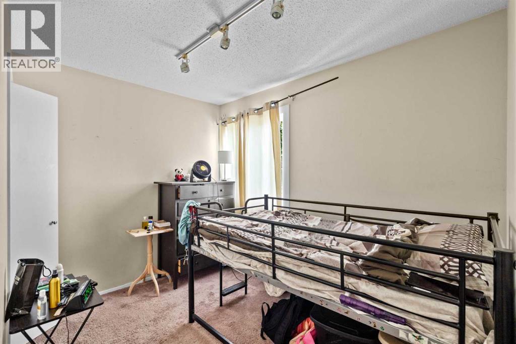 Single Family House for Sale in  Pensdale Crescent SE Penbrooke Meadows Calgary 