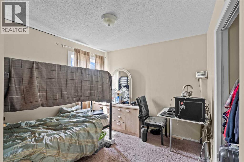 Single Family House for Sale in  Pensdale Crescent SE Penbrooke Meadows Calgary 