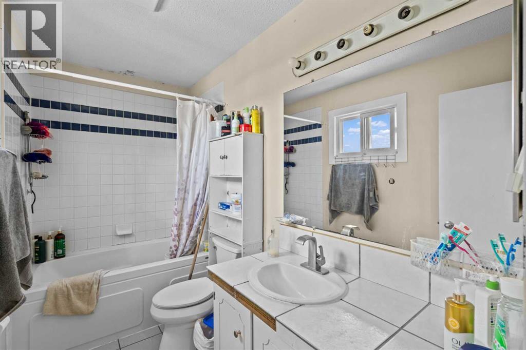 Single Family House for Sale in  Pensdale Crescent SE Penbrooke Meadows Calgary 