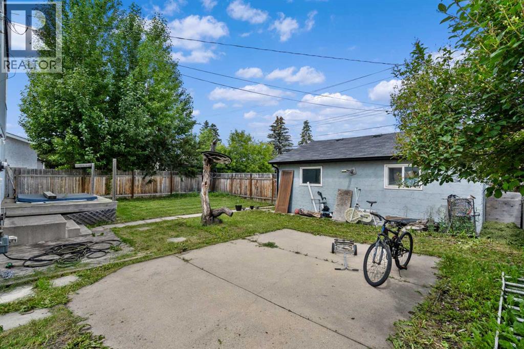 Single Family House for Sale in  Pensdale Crescent SE Penbrooke Meadows Calgary 