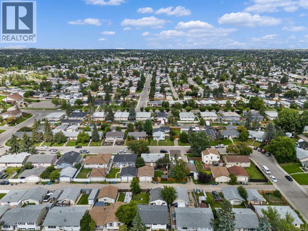 Single Family House for Sale in  Pensdale Crescent SE Penbrooke Meadows Calgary 