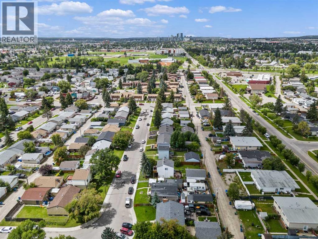 Single Family House for Sale in  Pensdale Crescent SE Penbrooke Meadows Calgary 