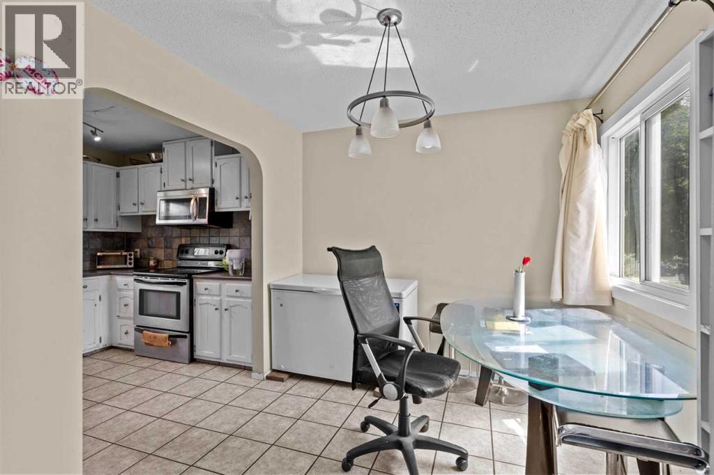 Single Family House for Sale in  Pensdale Crescent SE Penbrooke Meadows Calgary 