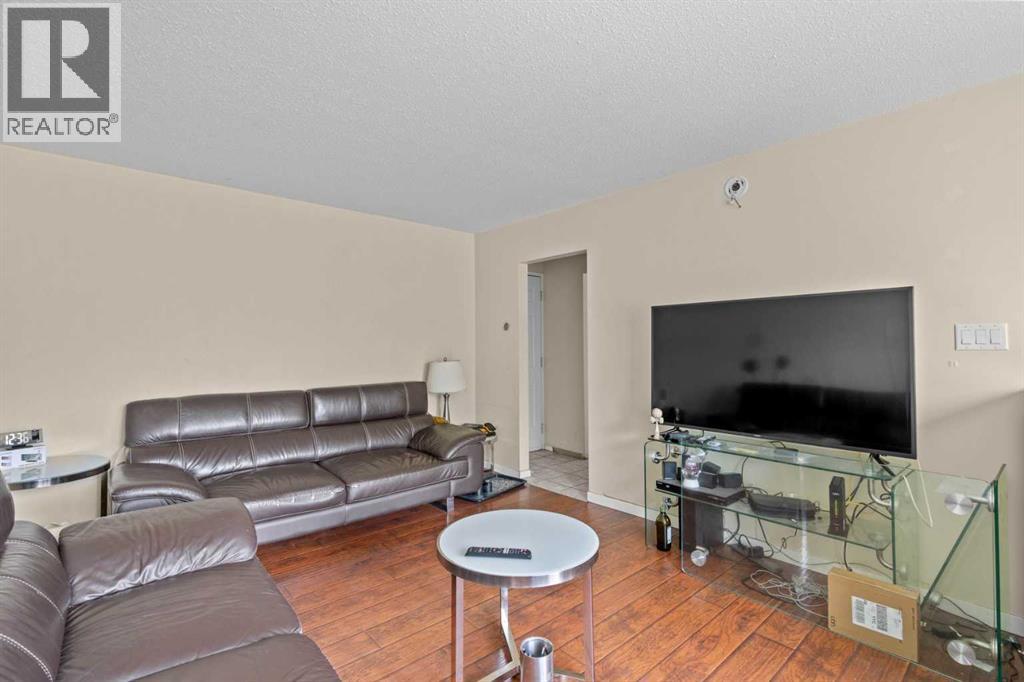 Single Family House for Sale in  Pensdale Crescent SE Penbrooke Meadows Calgary 