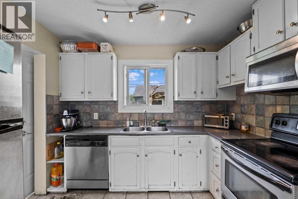 Single Family House for Sale in  Pensdale Crescent SE Penbrooke Meadows Calgary 