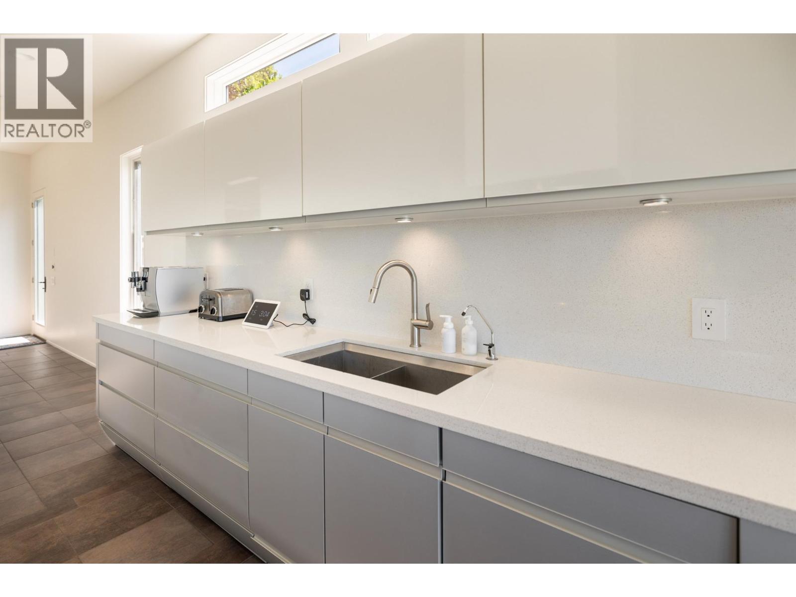  4840 Lakeshore Road, Kelowna