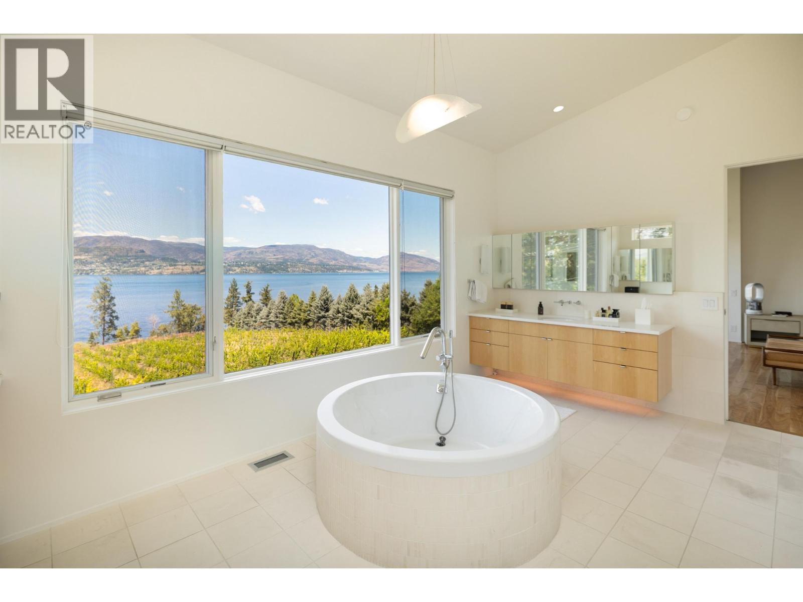  4840 Lakeshore Road, Kelowna