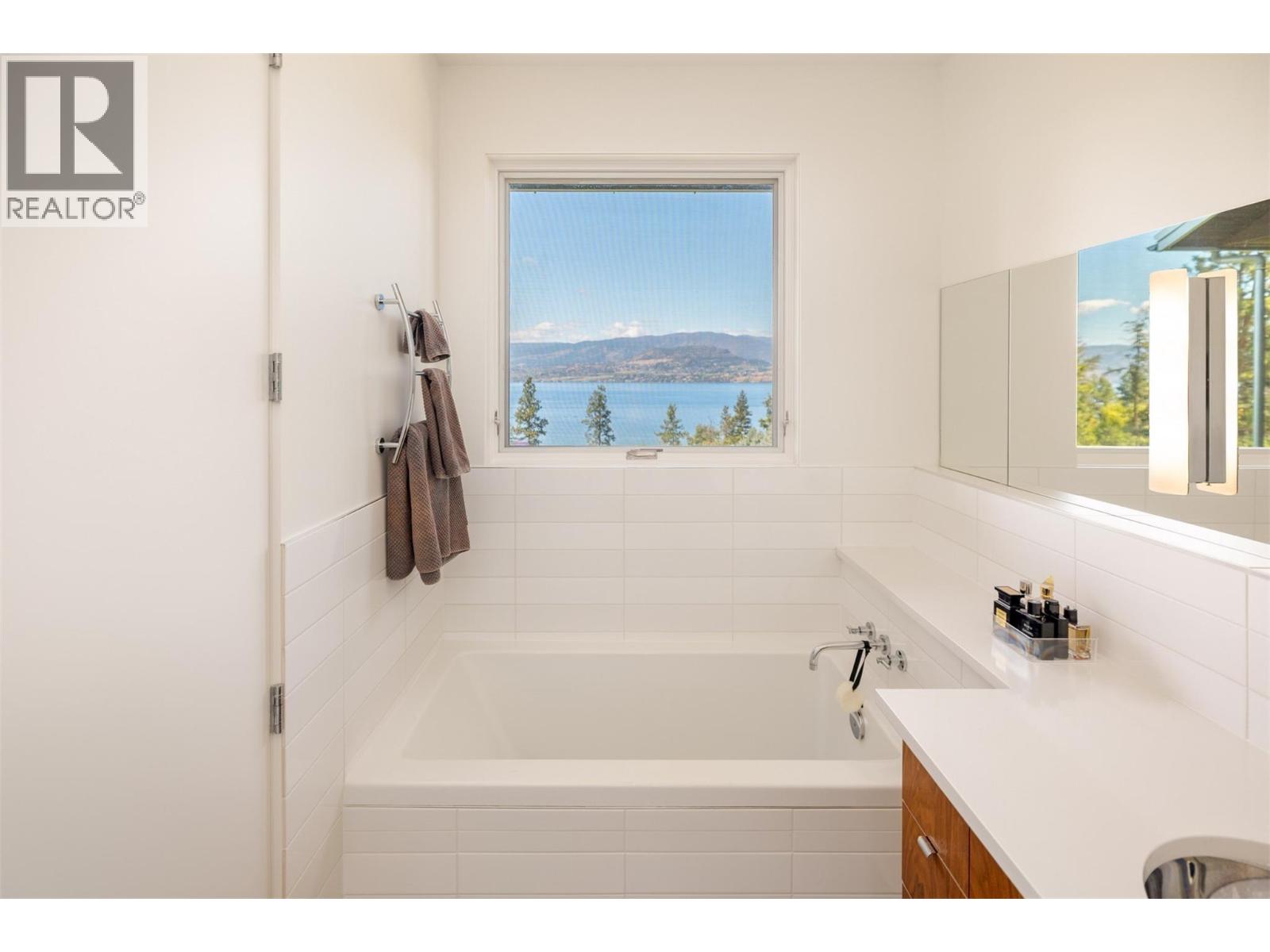  4840 Lakeshore Road, Kelowna