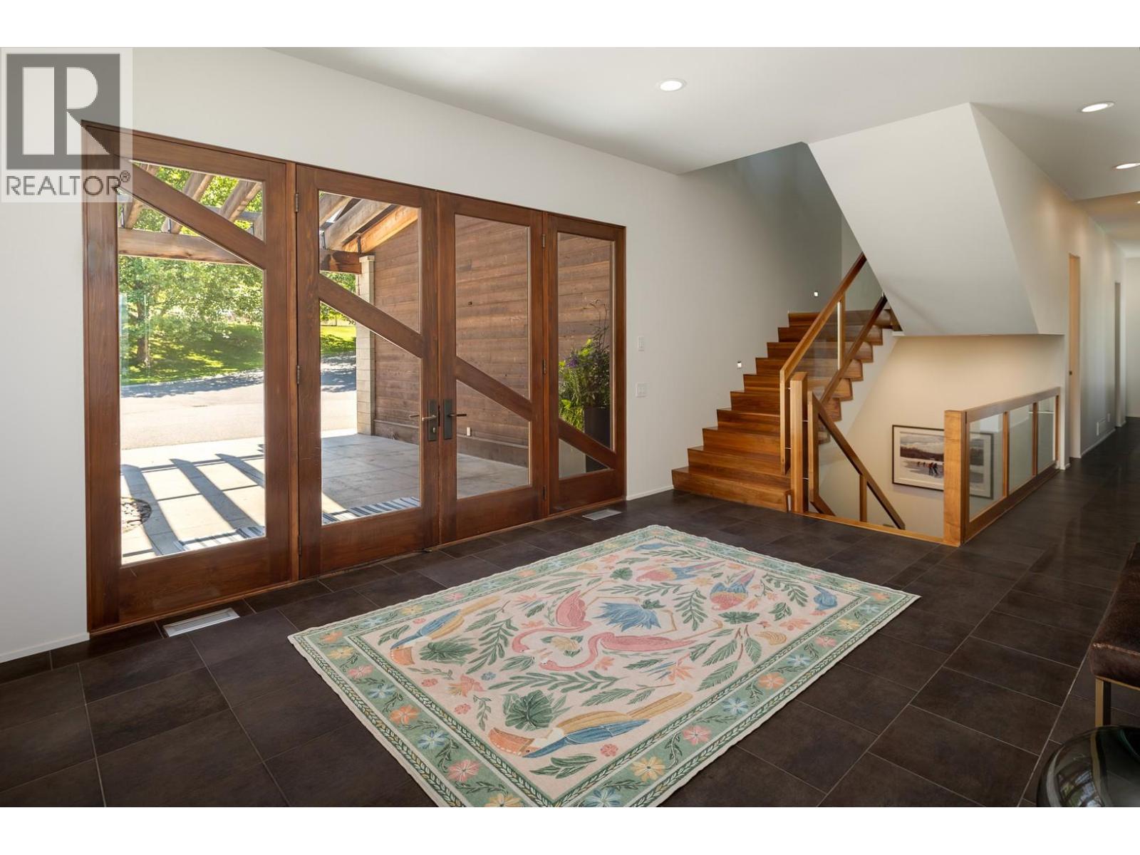 4840 Lakeshore Road - 48