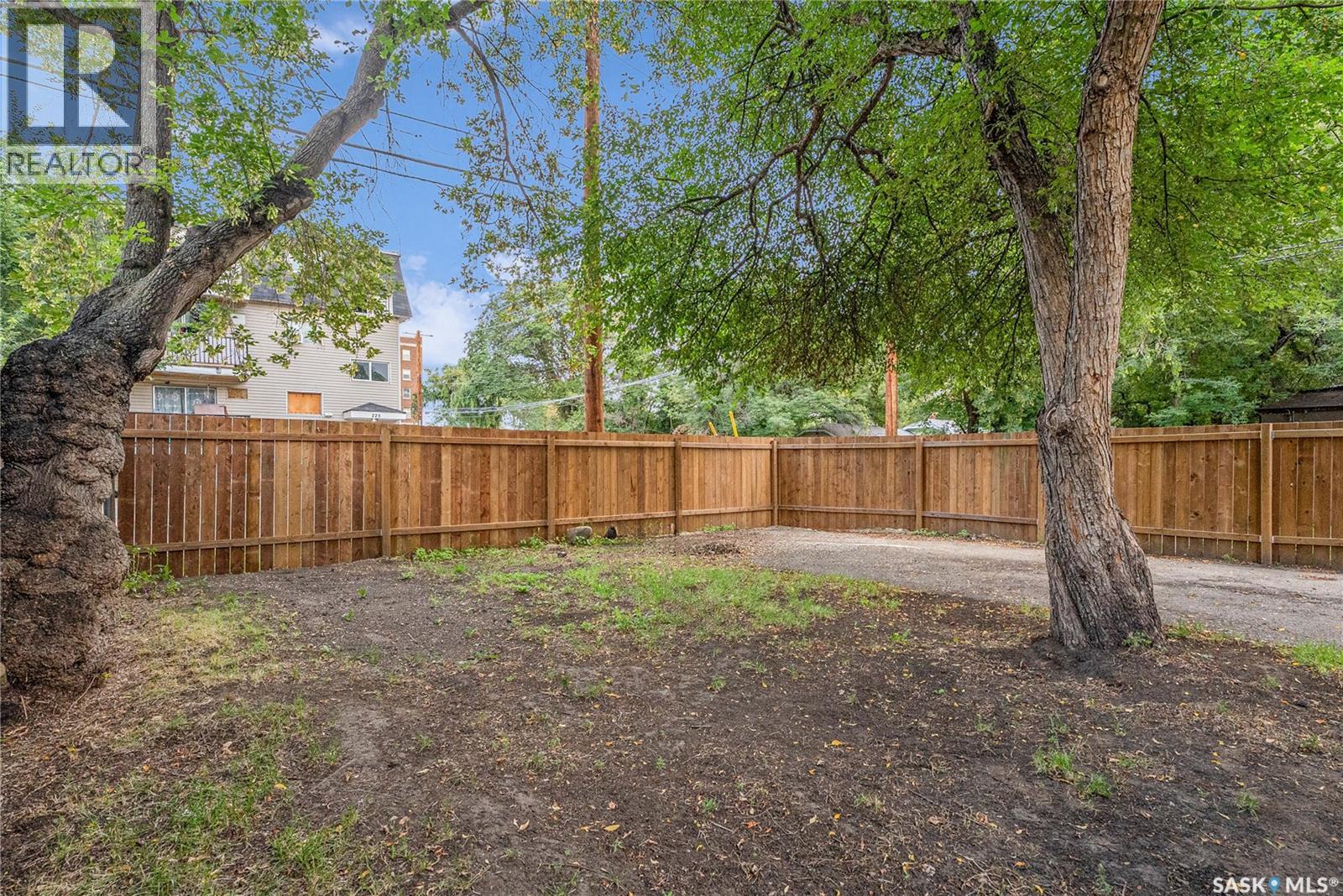 Photo 33 of 228 S Avenue S, Saskatoon SK