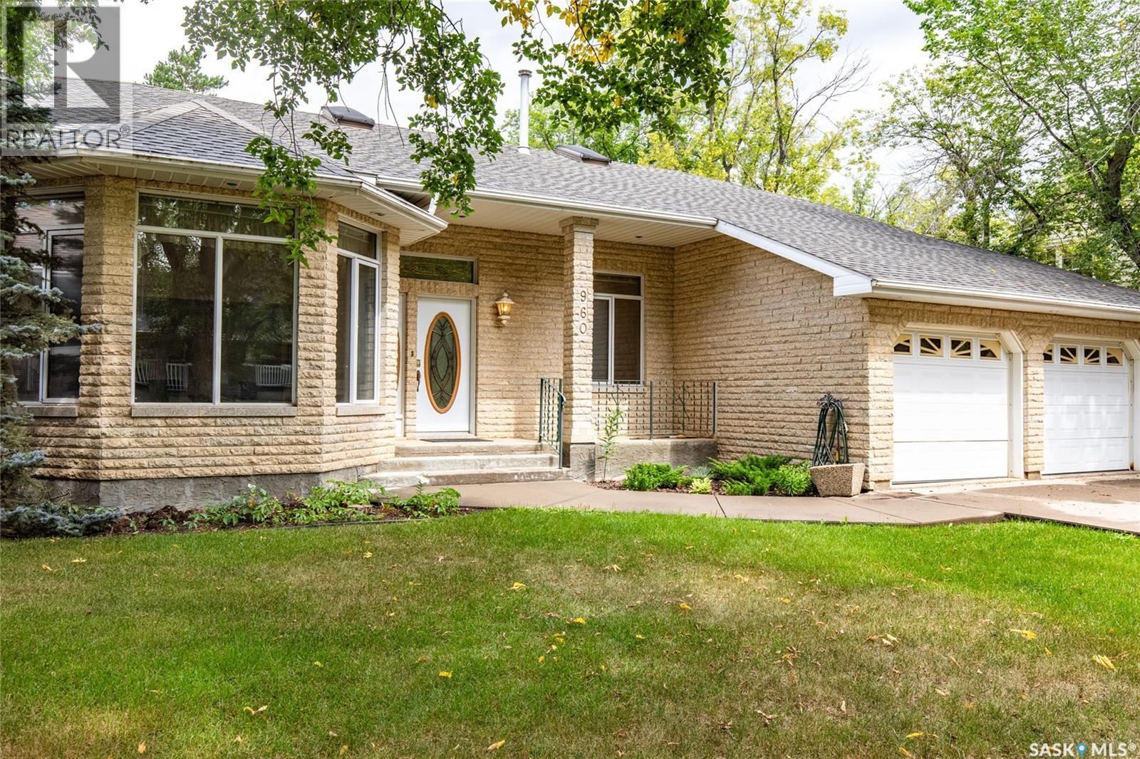 Photo 1 of 960 Duffield Street W, Moose Jaw SK