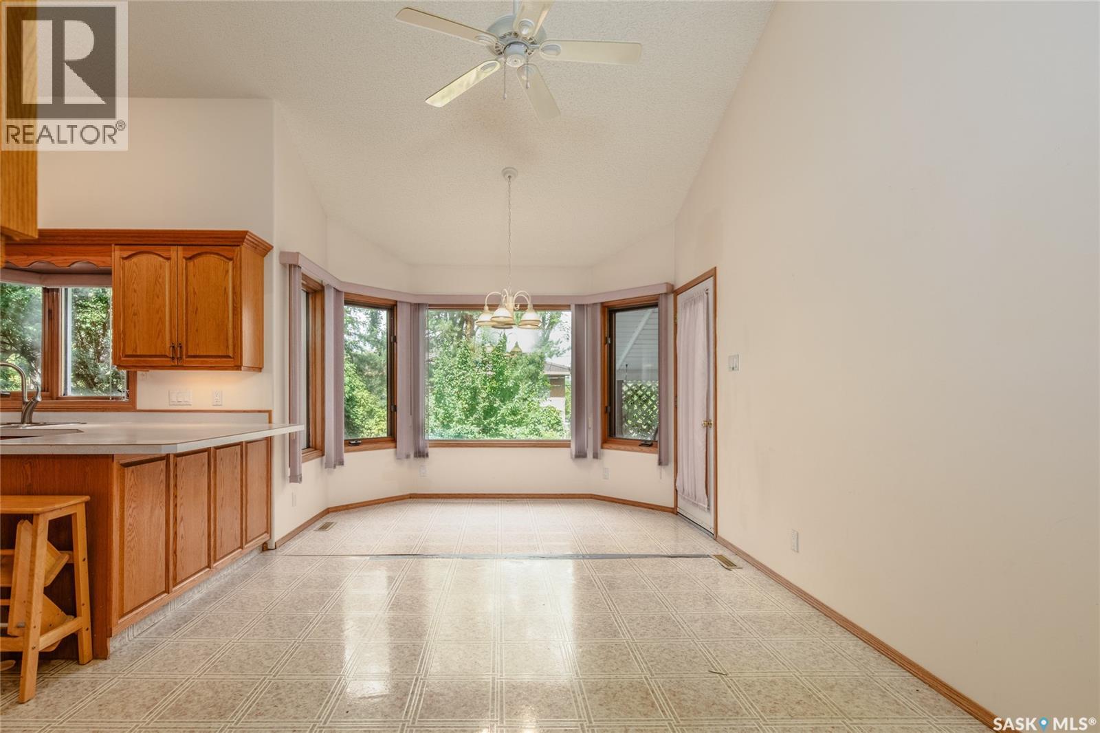 Photo 13 of 960 Duffield Street W, Moose Jaw SK