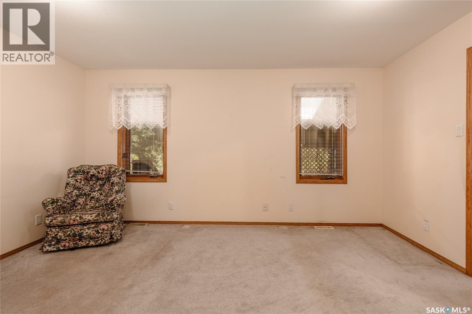 Photo 23 of 960 Duffield Street W, Moose Jaw SK
