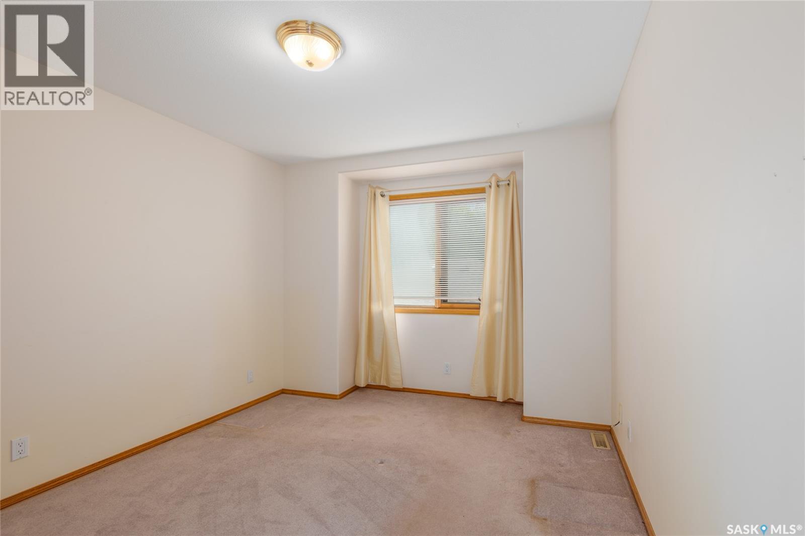 Photo 36 of 960 Duffield Street W, Moose Jaw SK