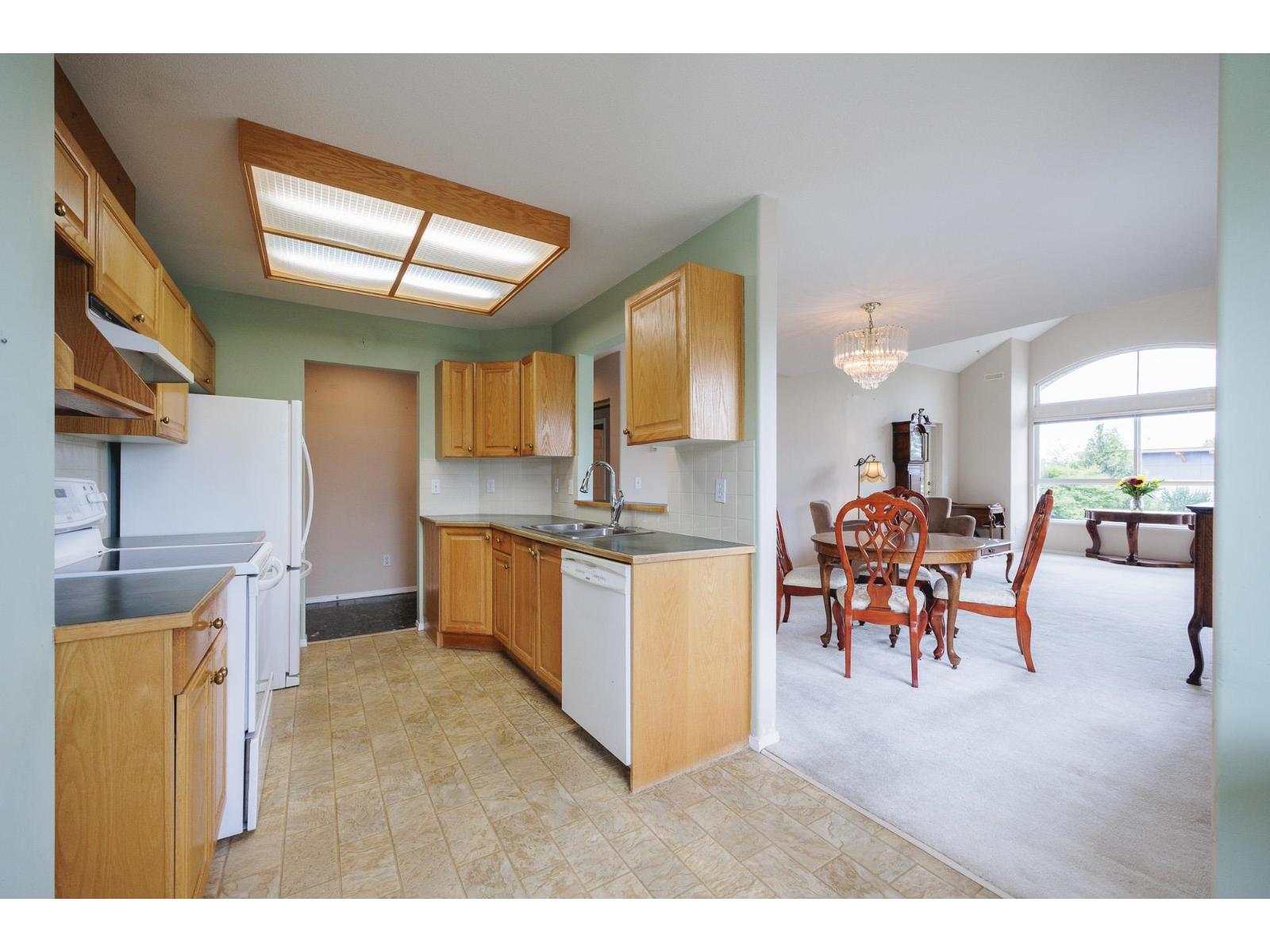 Photo 7 of 305 20381 96 Avenue, Langley BC