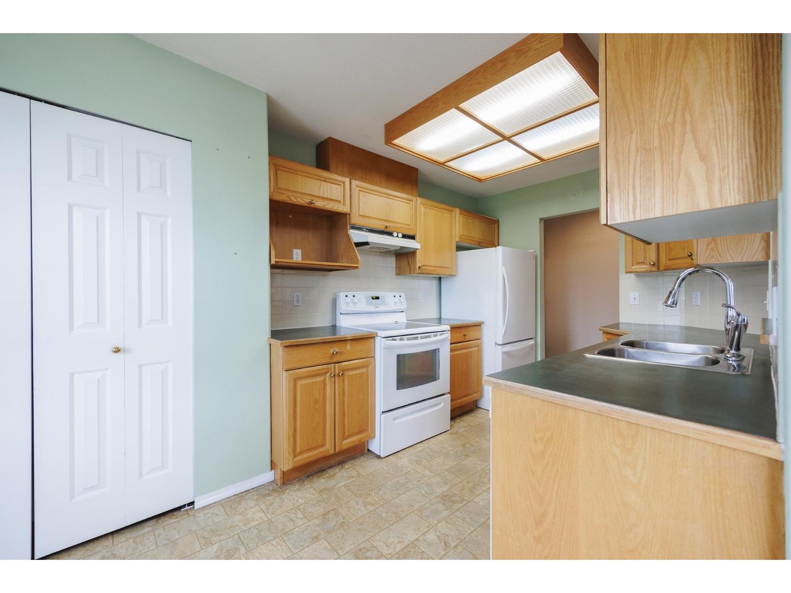 Photo 6 of 305 20381 96 Avenue, Langley BC
