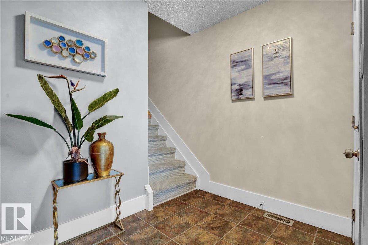 Photo 5 of 10027 173 Ave Nw, Edmonton AB