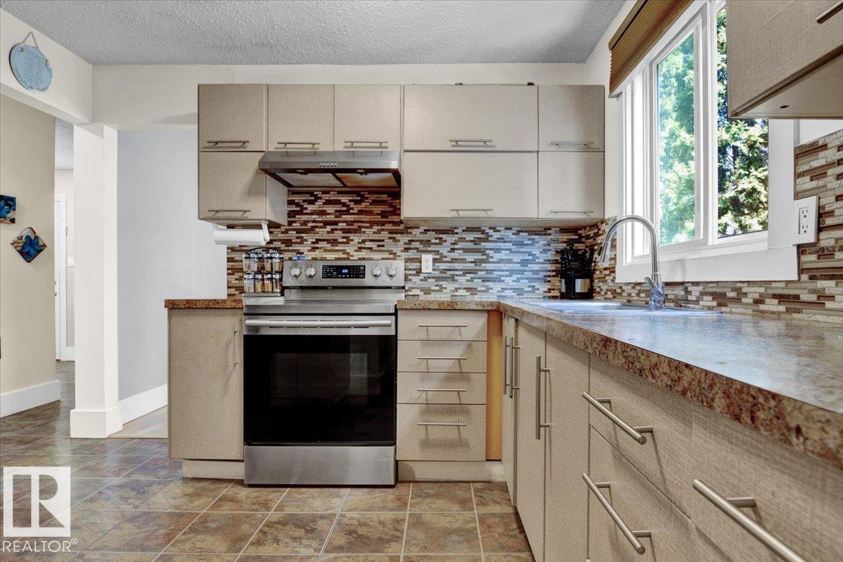 Photo 15 of 10027 173 Ave Nw, Edmonton AB