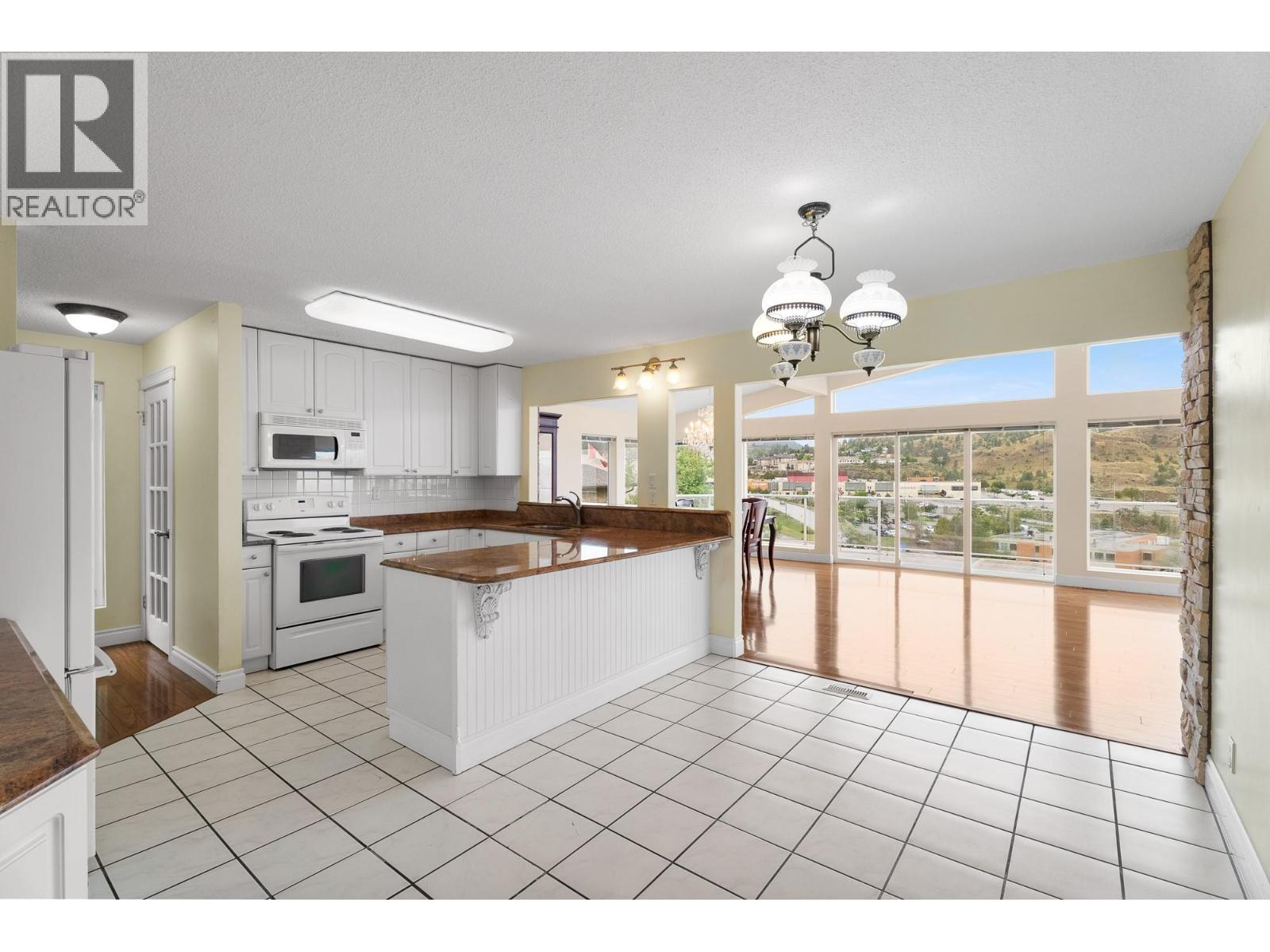 Photo 12 of 845 Gleneagles Drive, Kamloops BC