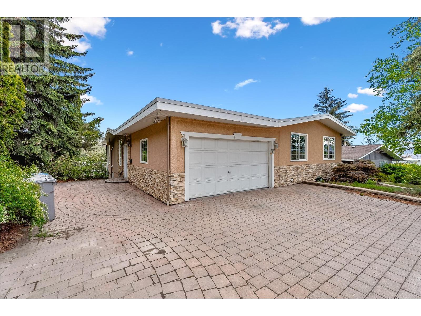 Photo 2 of 845 Gleneagles Drive, Kamloops BC